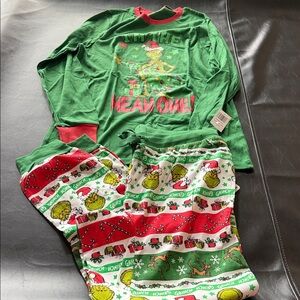 Men’s M Green and Red Grinch Pajama Set